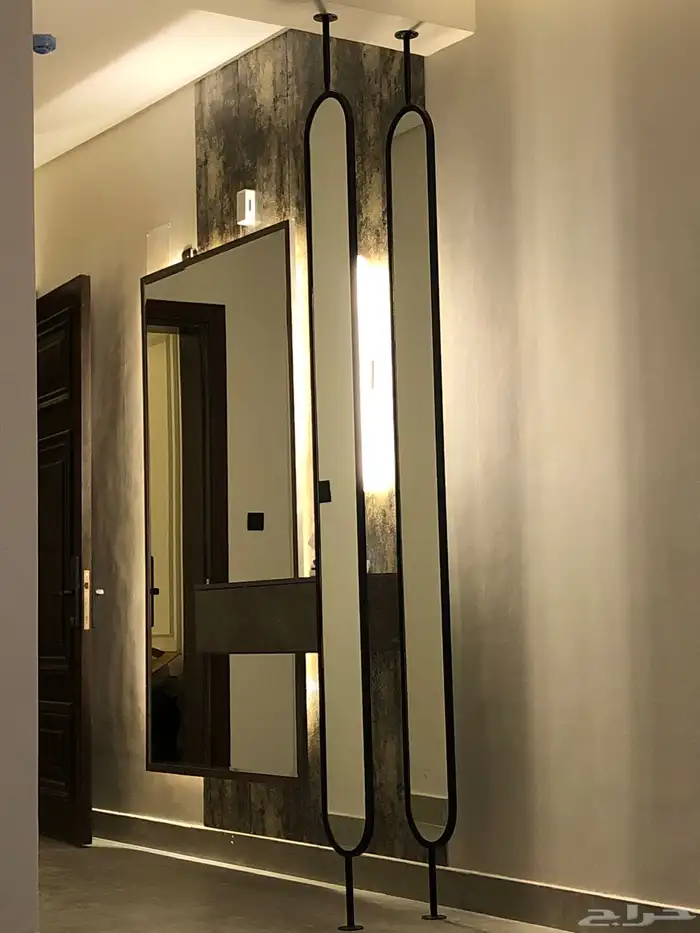 مرايه متحركه مع رف وبرتيشن 0