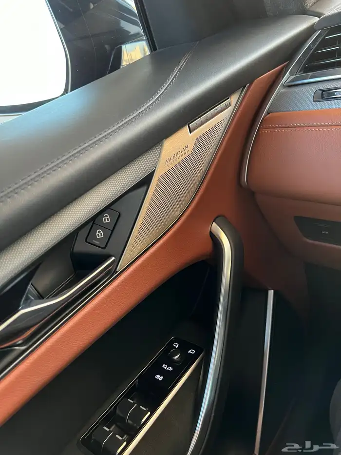 جاكوار F-PACE SVR V8دبل فل كامل 550 حصان تم البيع 32
