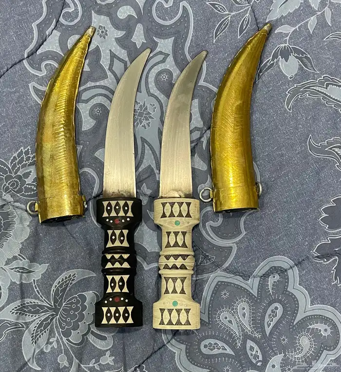ثلاث خناجر و شبرية قرن 15
