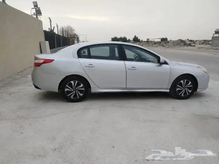 للبيع رينو سافران 4 سلندر موديل 2012 3