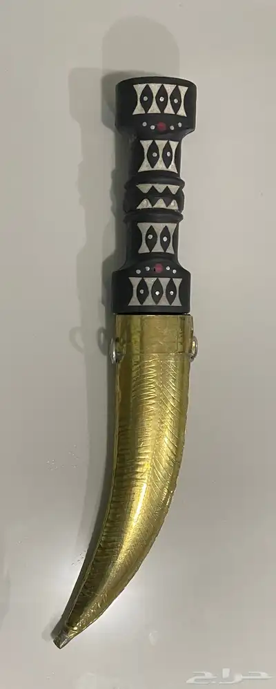 ثلاث خناجر و شبرية قرن 23