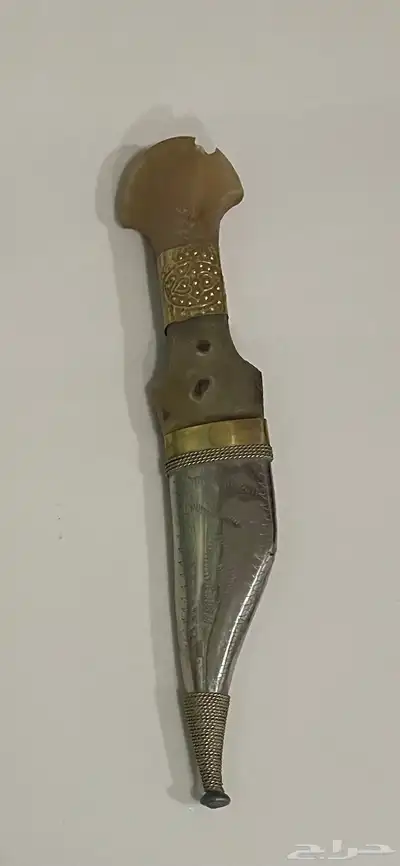 ثلاث خناجر و شبرية قرن 27
