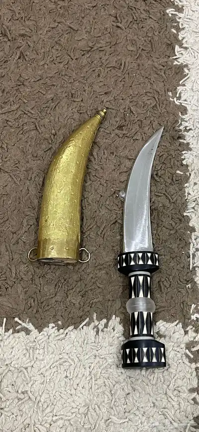 ثلاث خناجر و شبرية قرن 6