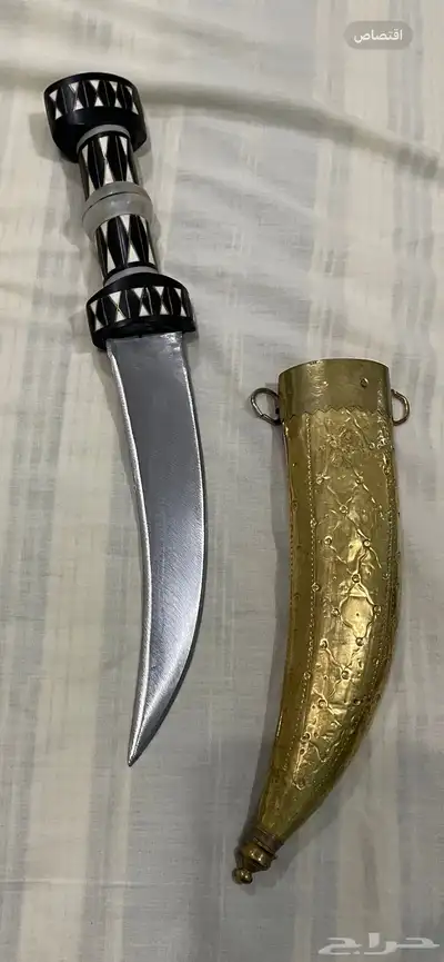 ثلاث خناجر و شبرية قرن 13