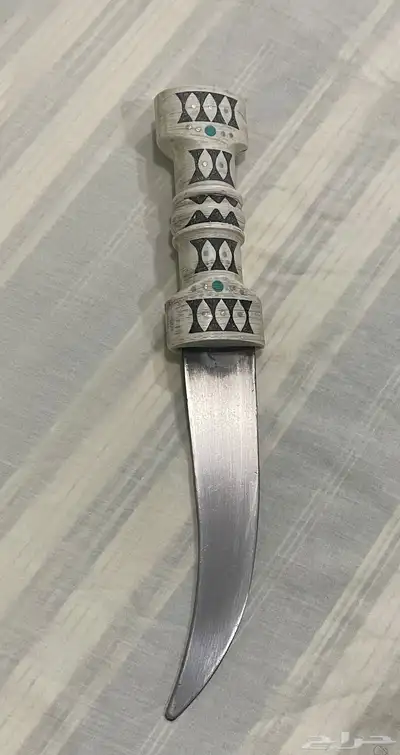 ثلاث خناجر و شبرية قرن 21