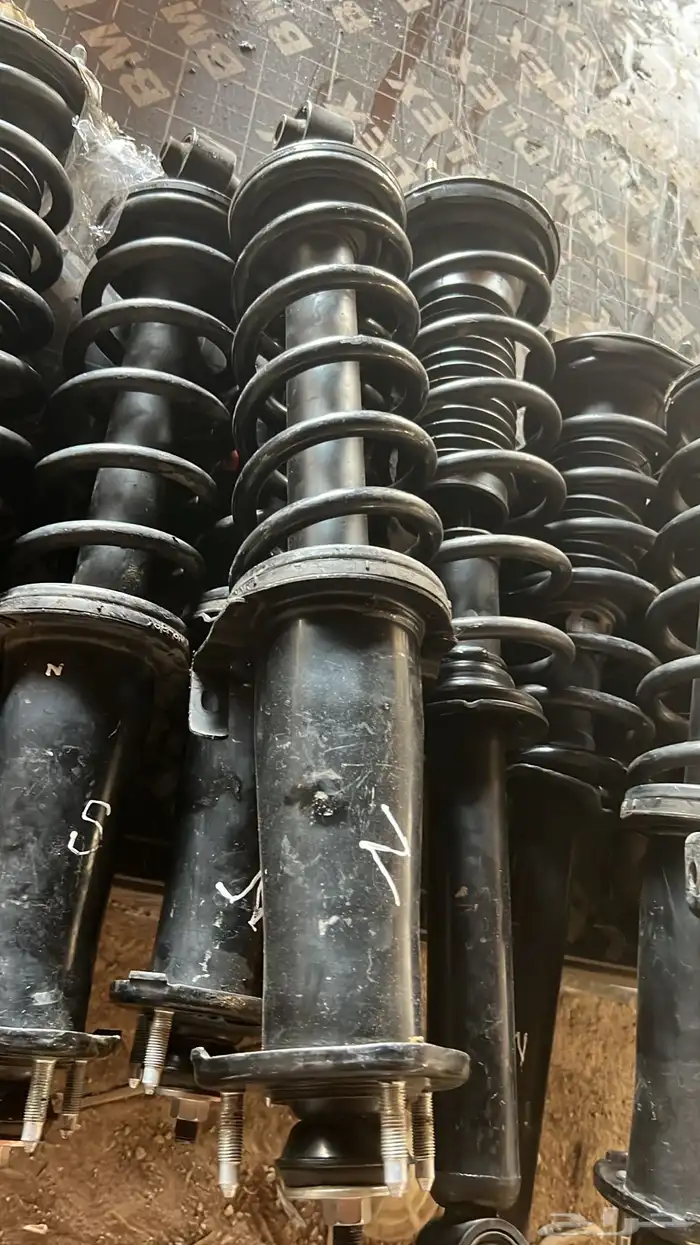 مساعدات لكزس is-GS 1