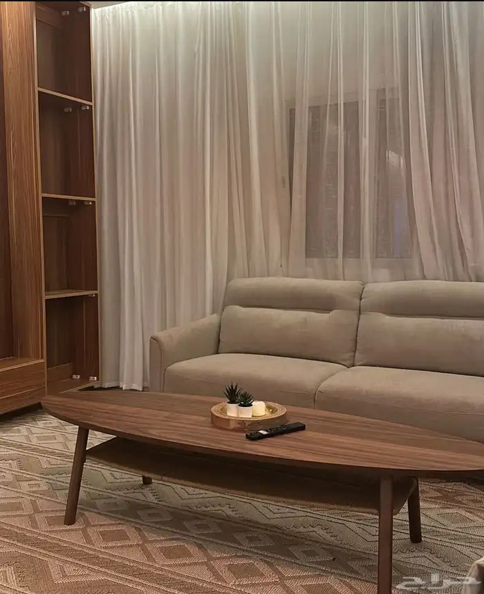 طاولة من ايكيا 0