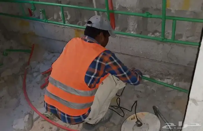 نوفر لك امهر عمال السباكه والكهرباء والتشطيبات 2