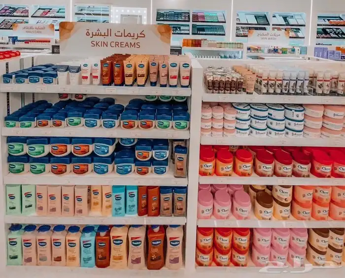 رفوف صيدليات. عطور. تفصيل 0