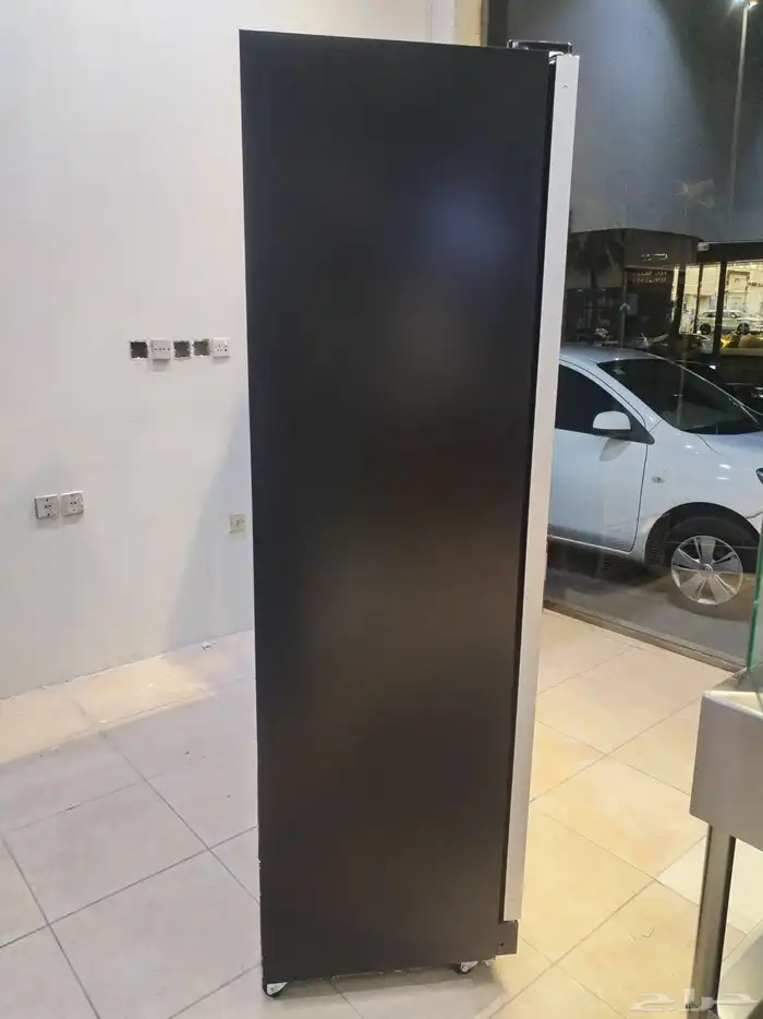 ثلاجات عرض اسود للعصيرات والماء ب احجام مختلفة 7