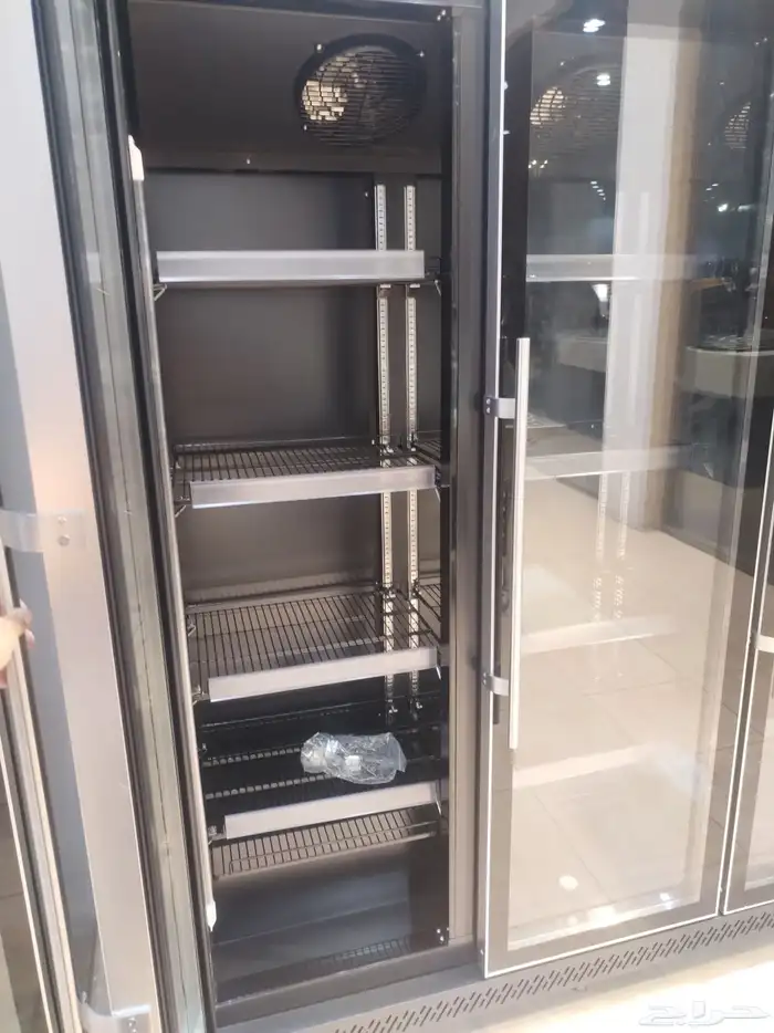 ثلاجات عرض اسود للعصيرات والماء ب احجام مختلفة 4