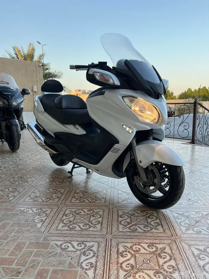 سوزوكي برجمان 650 سي سي فل كامل 1