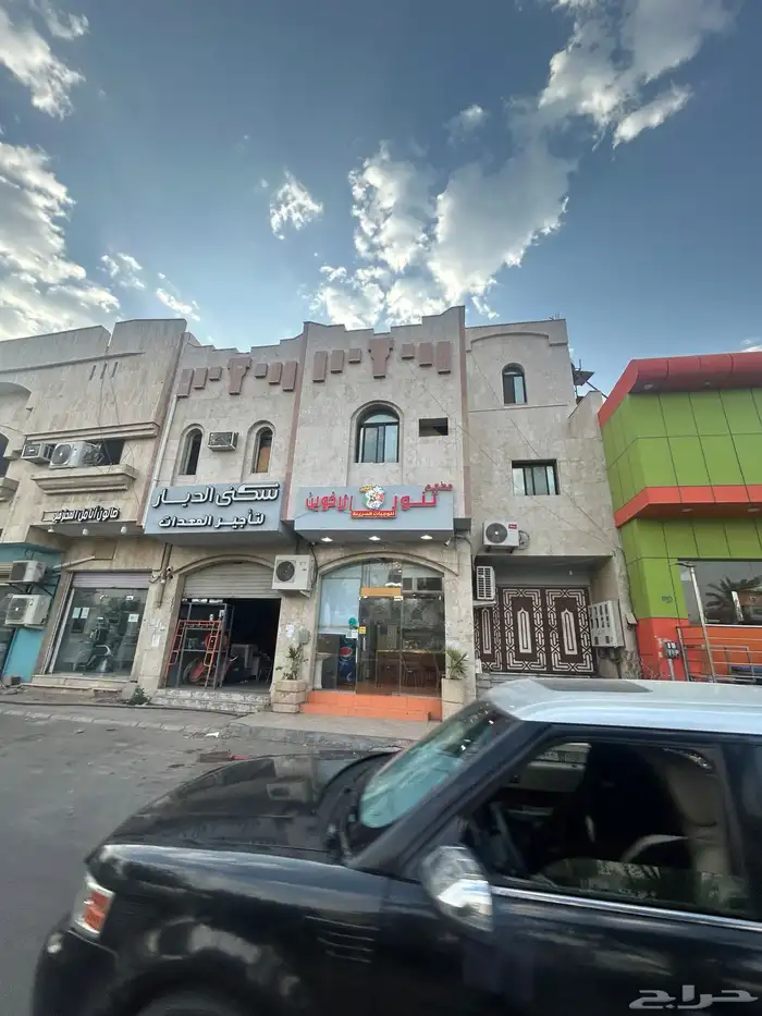 للبيع عماره تجاريه في حي الجرف طريق الجامعات 64 1