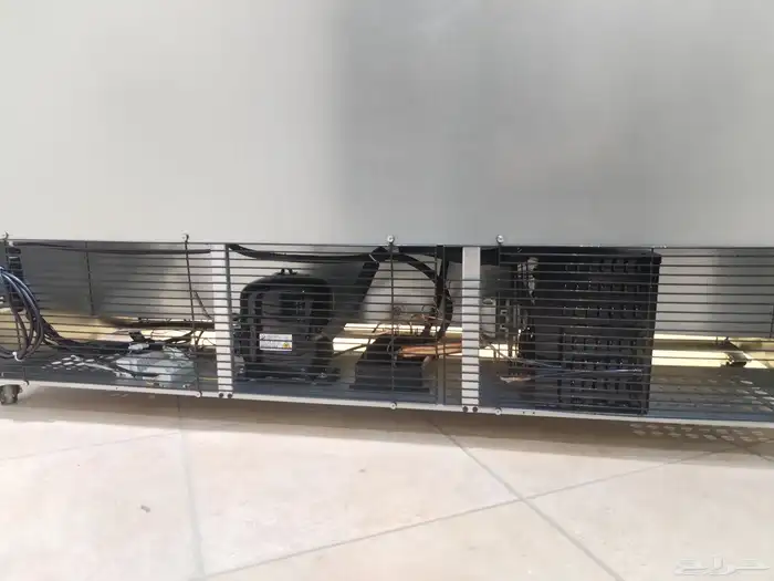 ثلاجات عرض اسود للعصيرات والماء ب احجام مختلفة 6