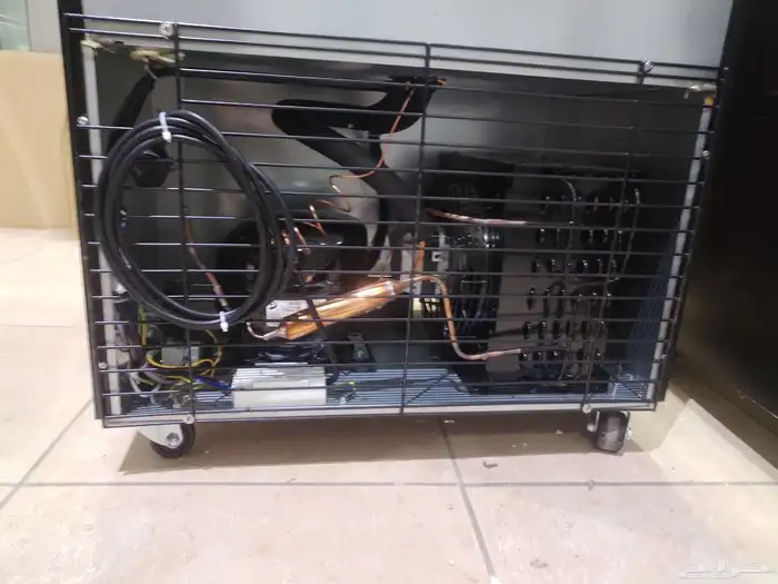 ثلاجات عرض اسود للعصيرات والماء ب احجام مختلفة 10