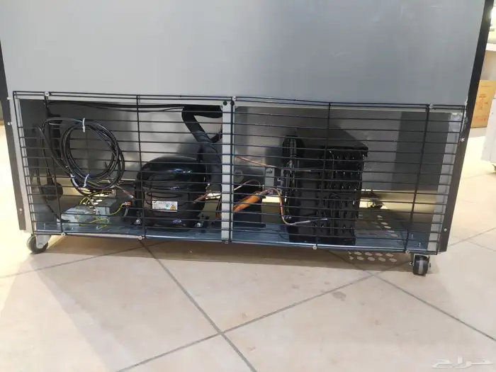 ثلاجات عرض اسود للعصيرات والماء ب احجام مختلفة 9