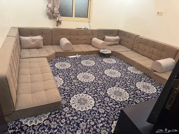 كنب جلسه ارضي بالسجاد والستارة وطاولة 12