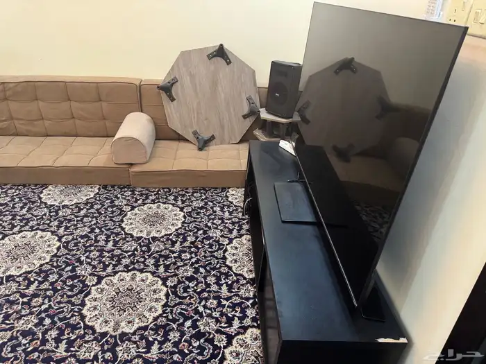 كنب جلسه ارضي بالسجاد والستارة وطاولة 8