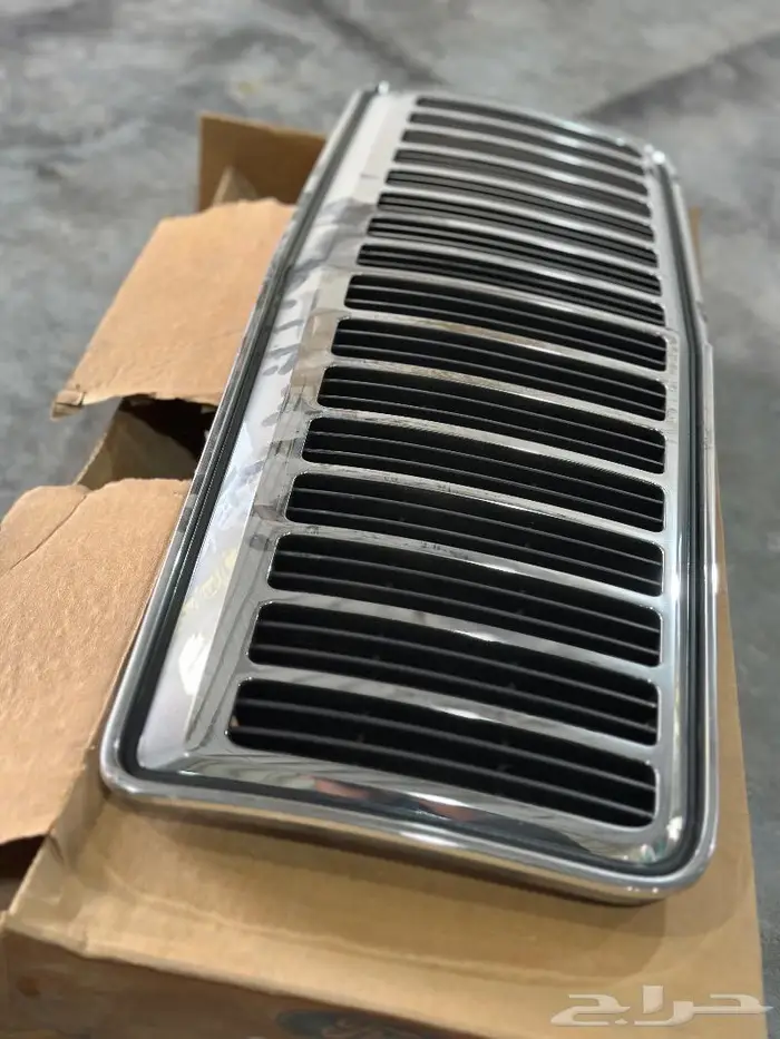 اطار شبك تاون كار اصلي وشبك ماركيز اصلي 3