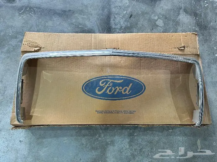 اطار شبك تاون كار اصلي وشبك ماركيز اصلي 0