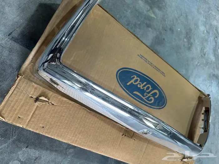 اطار شبك تاون كار اصلي وشبك ماركيز اصلي 1