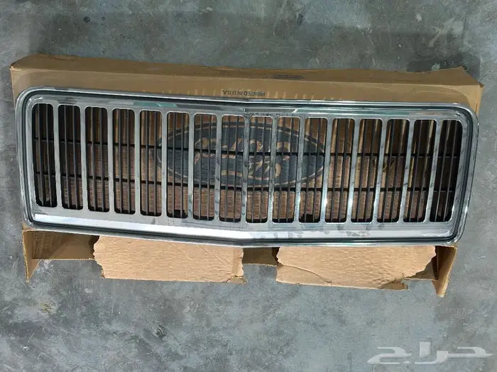 اطار شبك تاون كار اصلي وشبك ماركيز اصلي 5