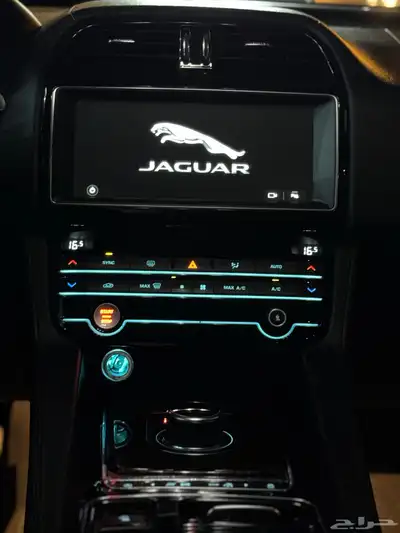 جاكوار اف بيس 22