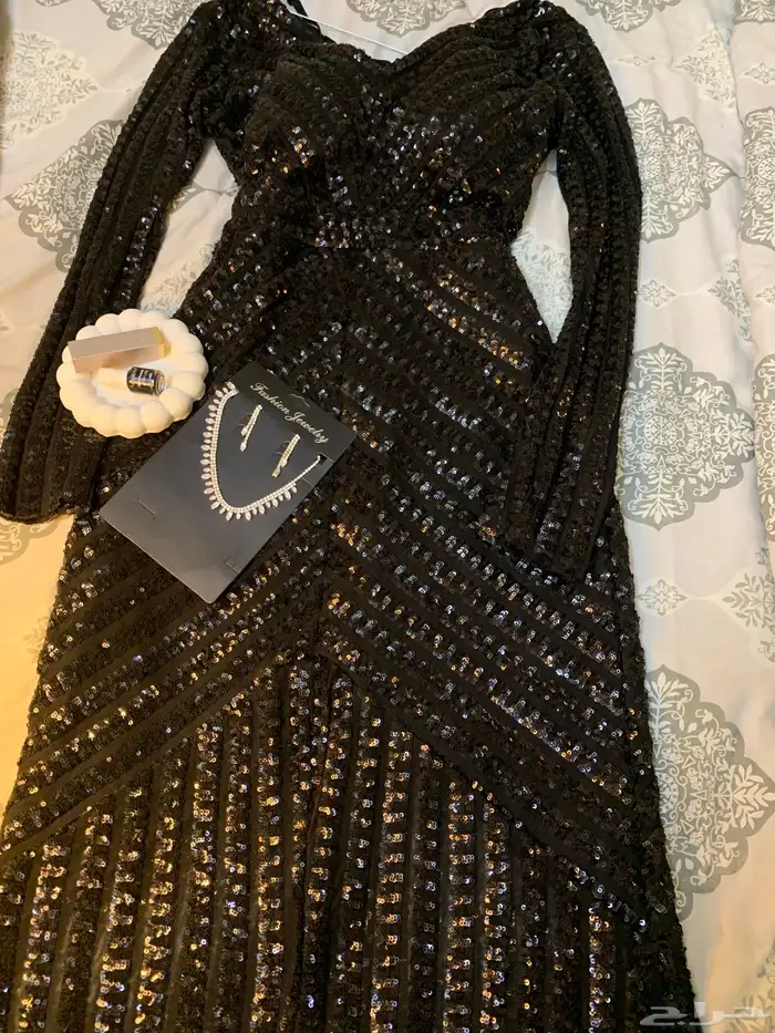 فستان اسود 0