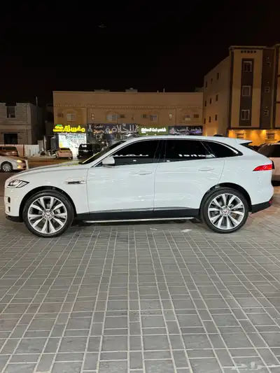 جاكوار اف بيس 12