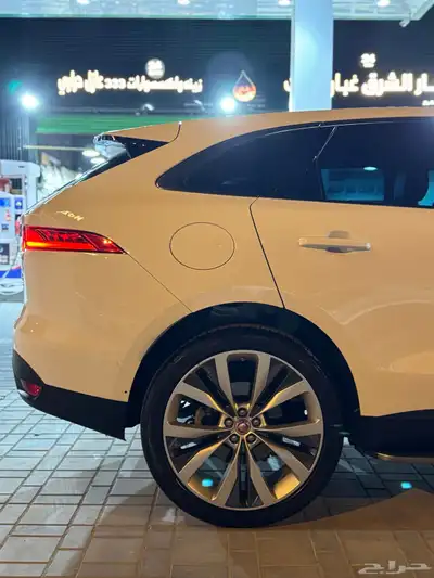 جاكوار اف بيس 9