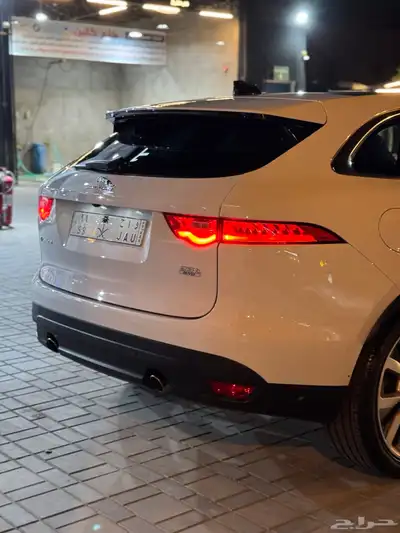 جاكوار اف بيس 10