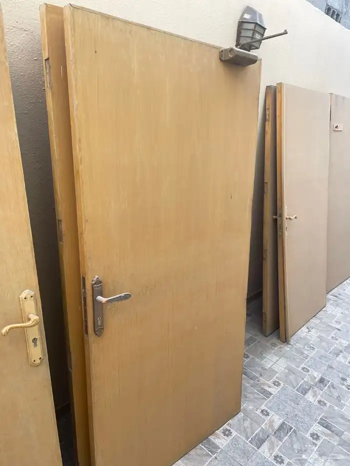 بيبان خشب نظيفه من الصنع القديم 2