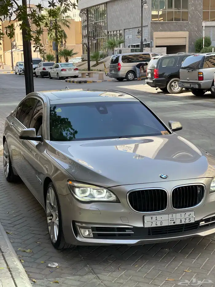 بي ام مواصفات خاصه 740 2014 15