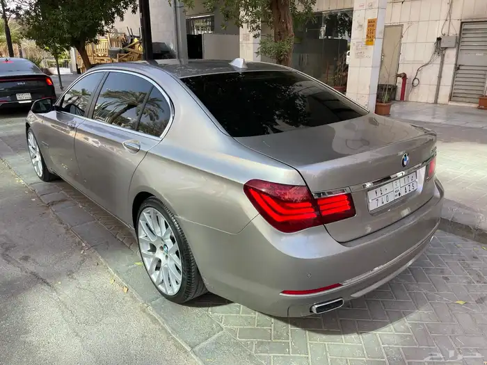 بي ام مواصفات خاصه 740 2014 30