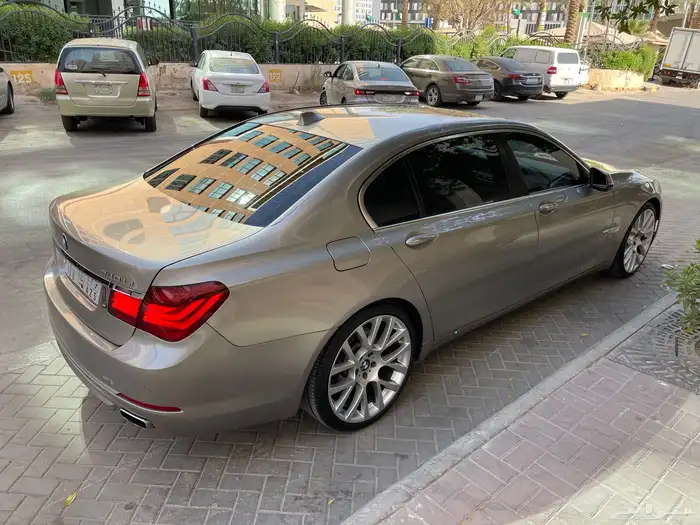 بي ام مواصفات خاصه 740 2014 28