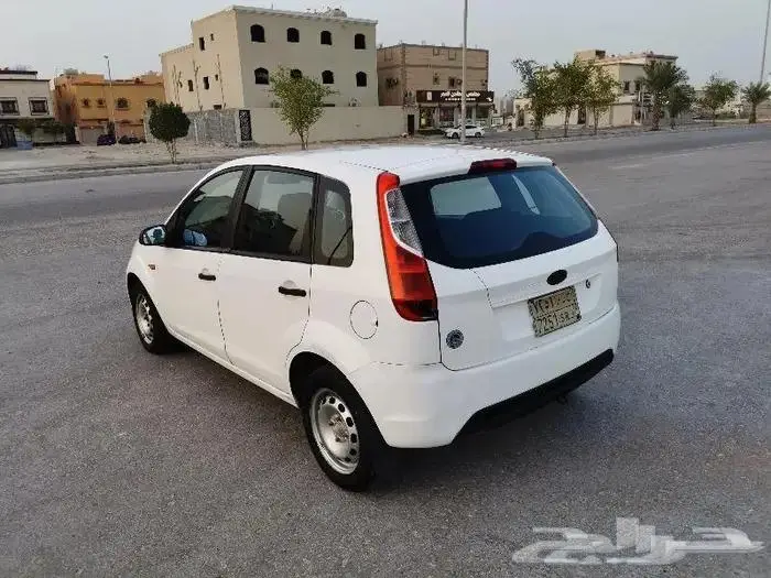 للبيع فورد فيجو جير عادي موديل 22012 7