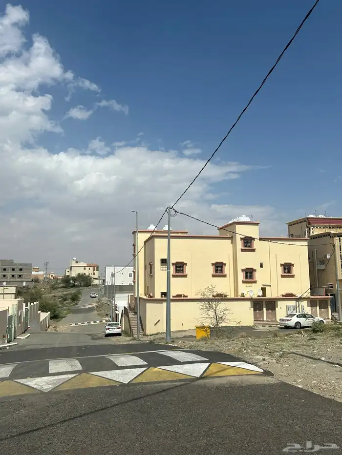 للبيع او الايجار عماره في محافظة الحرجه المخطط الشرقي 4