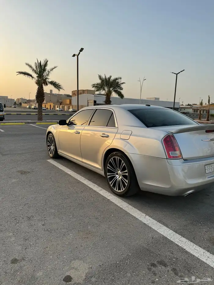 v8 كرايزلر 2012 ( فئة s300 ) 3