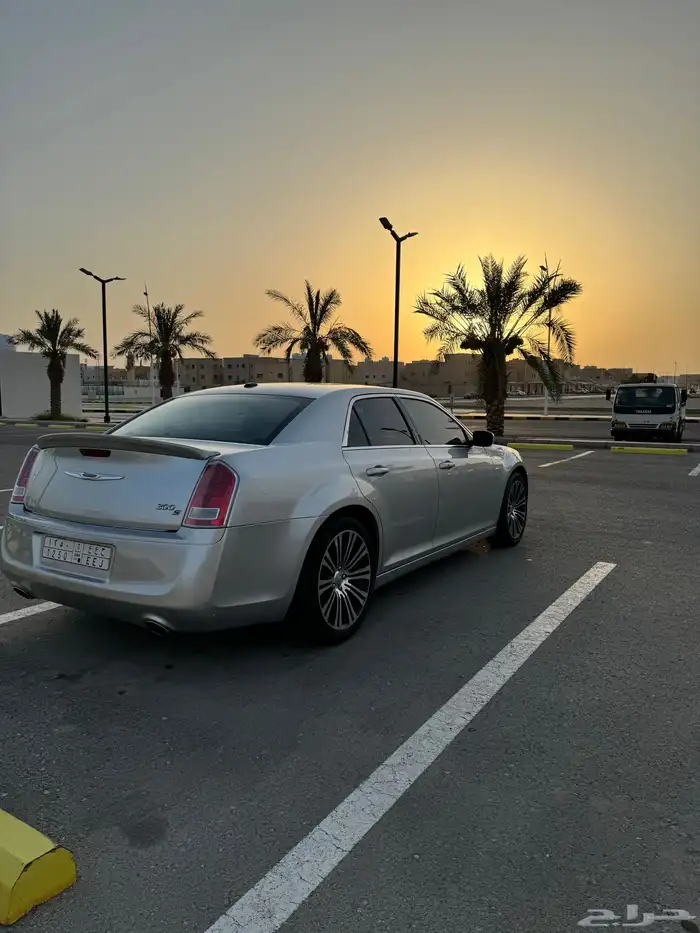 v8 كرايزلر 2012 ( فئة s300 ) 4