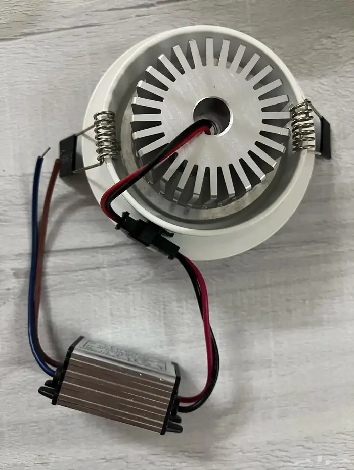 لمبات بأحجام مختلفة 1