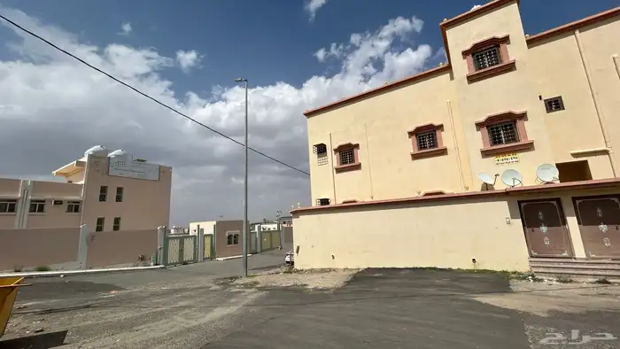 للبيع او الايجار عماره في محافظة الحرجه المخطط الشرقي 1
