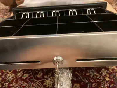 صندوق كاشير مع مفاتيح حديد كامل وقوي جدا  وقديم 5