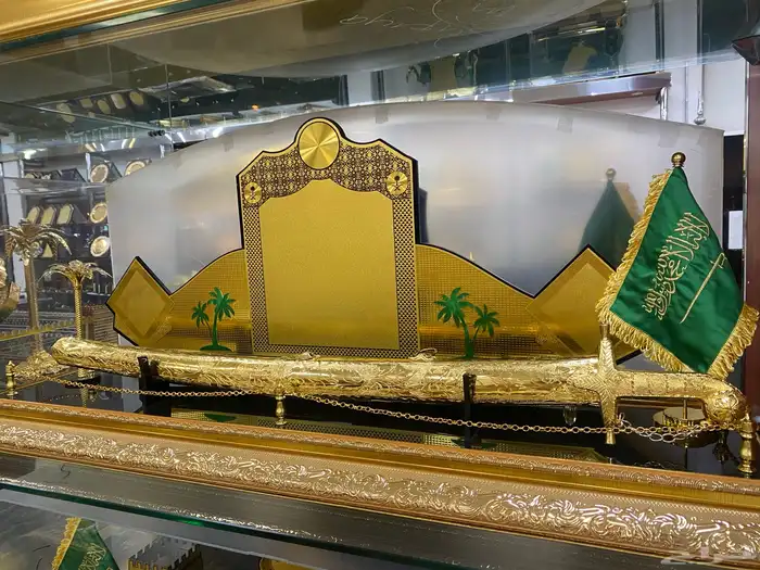 يوجد لدينا جميع الطباعه دروع اكياس بروشات 32