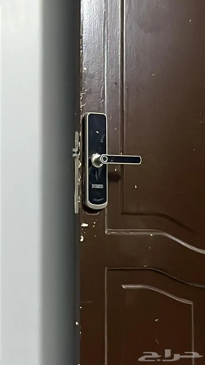 قفل باب ذكي يعمل بالبصمة والرقم السري و الكارد و المفتاح 1