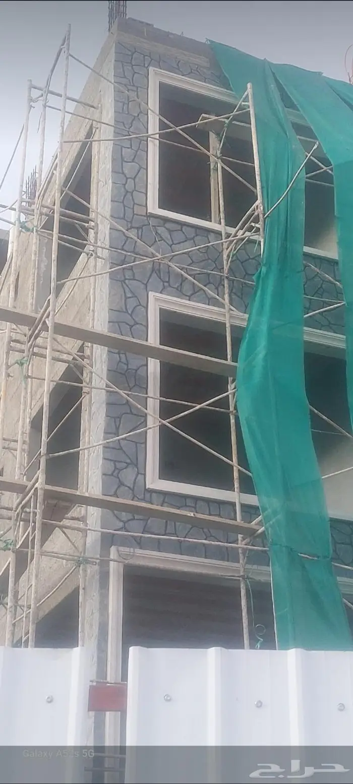 بوكلين و قلاب ل بناءحجر بجميع انواعة وقص وردم الأراضي وطر 0