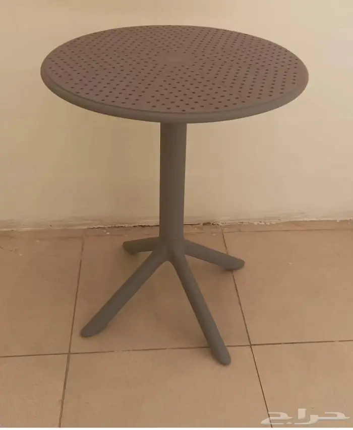 كراسي وطاولات فايبر 4