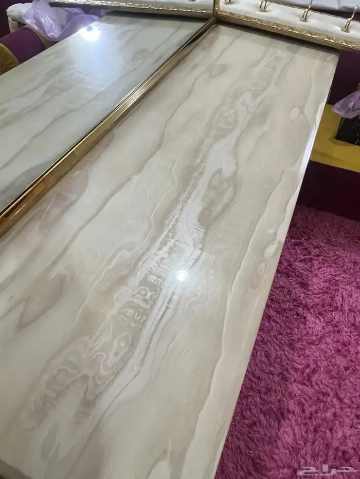مدخل رخام مع مرايه مع علاقة ملابس شبه جديد استخدام بسيط 4