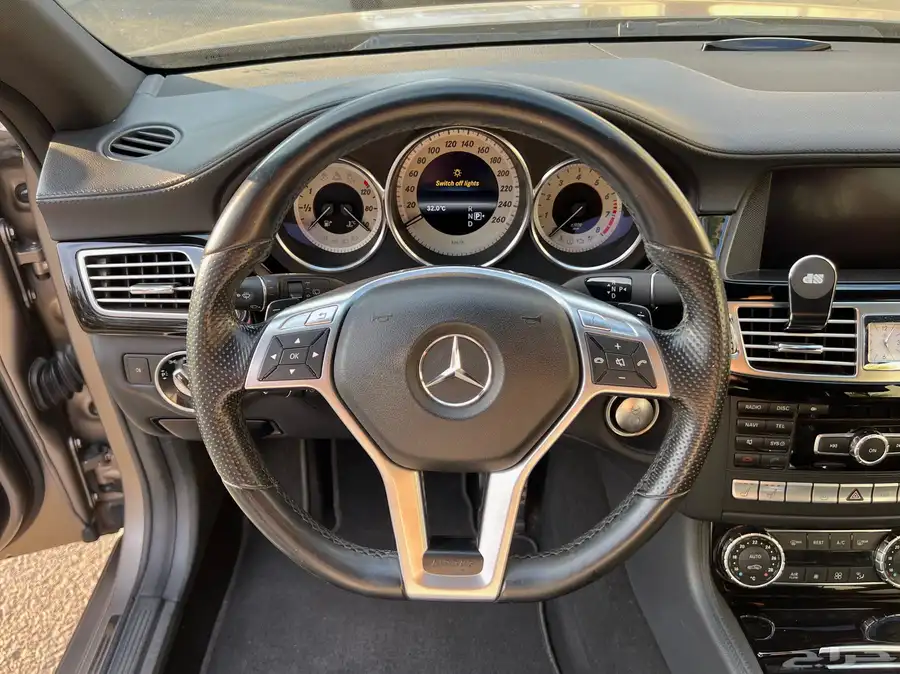 مرسيدس CLS500 مخزن اصدار خاص ونادر ( تم البيع ) 32