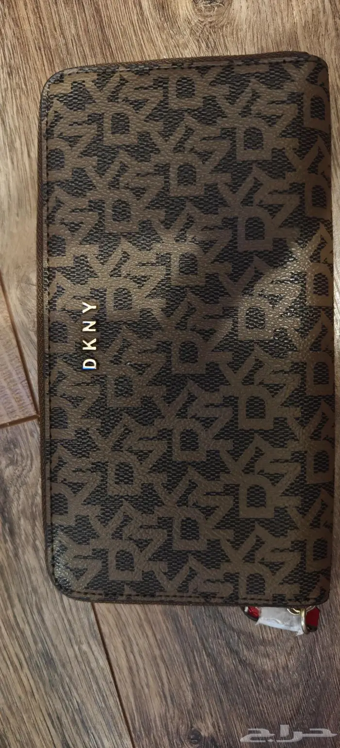 محفظة dkny اصلية جديدة 0