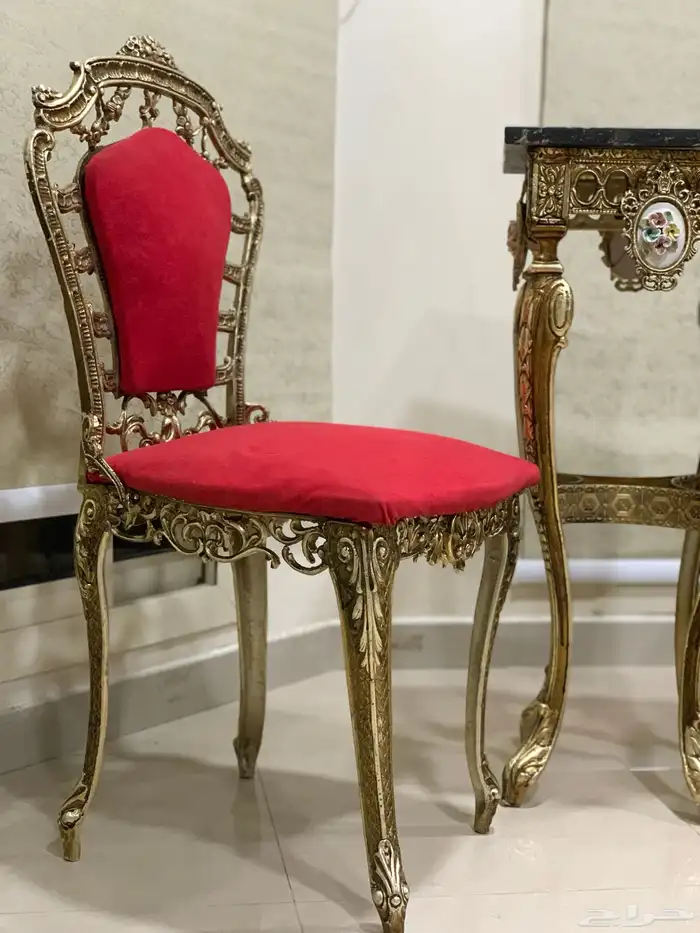 كراسي مع طاولة انتيكه 2